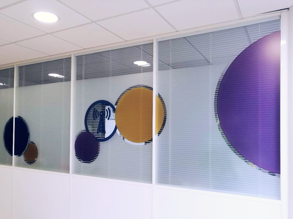 Aménagement de bureau, pose de dépoli