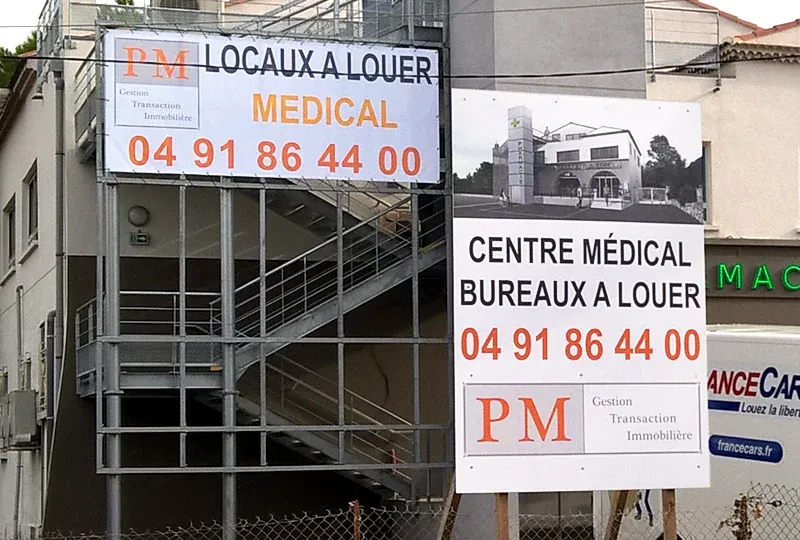 Bâche de chantier 4500x2000mm<br>avec ourlets de renfort et sandows.<br>Panneau de chantier 2000x3000mm<br>#Chantier #GrandFormat #Hauteur