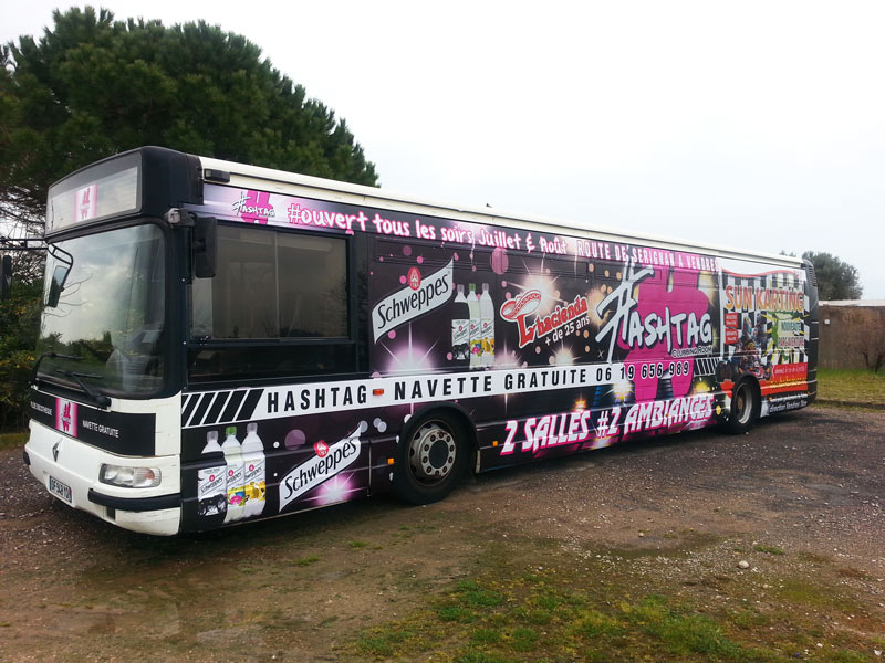 Création graphique, Impression et Covering du bus navette du Hashtag Club à Vendres (34) par iidmage imprimerie numérique