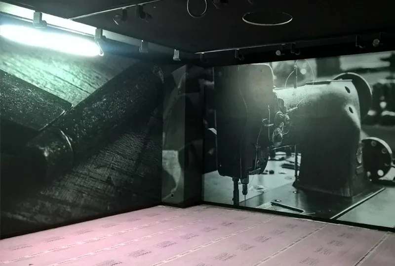 Wall Covering adhésif lamination matte<br>pour l'ouverture d'une boutique de prêt-à-porter<br>#HabillageDeMur #DécorationBoutique